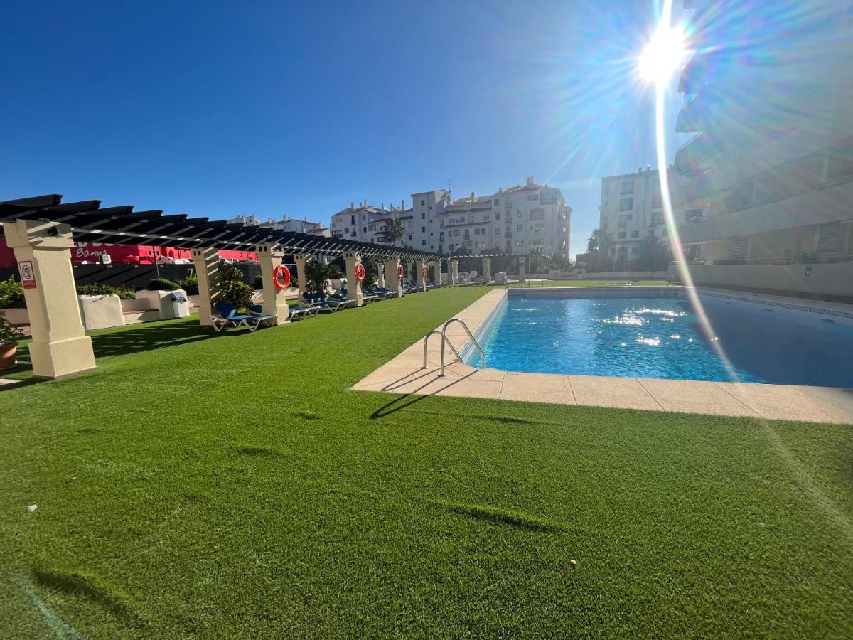 Heart Of Puerto Banus Newly Renavated Free Parking , Wifi ,pool,gym,padel Court Apartamento