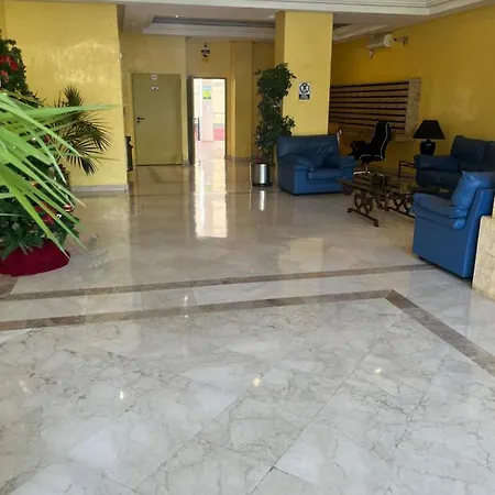 Ferienwohnung Heart Of Puerto Banus Newly Renavated Free Parking , Wifi ,Pool,Gym,Padel Court Marbella Exterior foto