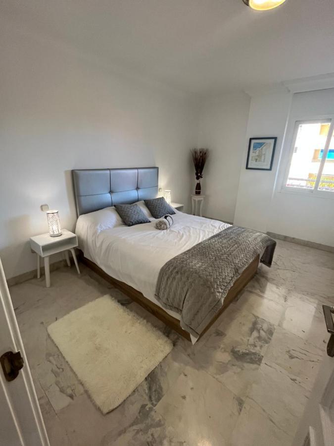 Apartment Heart Of Puerto Banus Newly Renavated Free Parking , Wifi ,pool,gym,padel Court Marbella