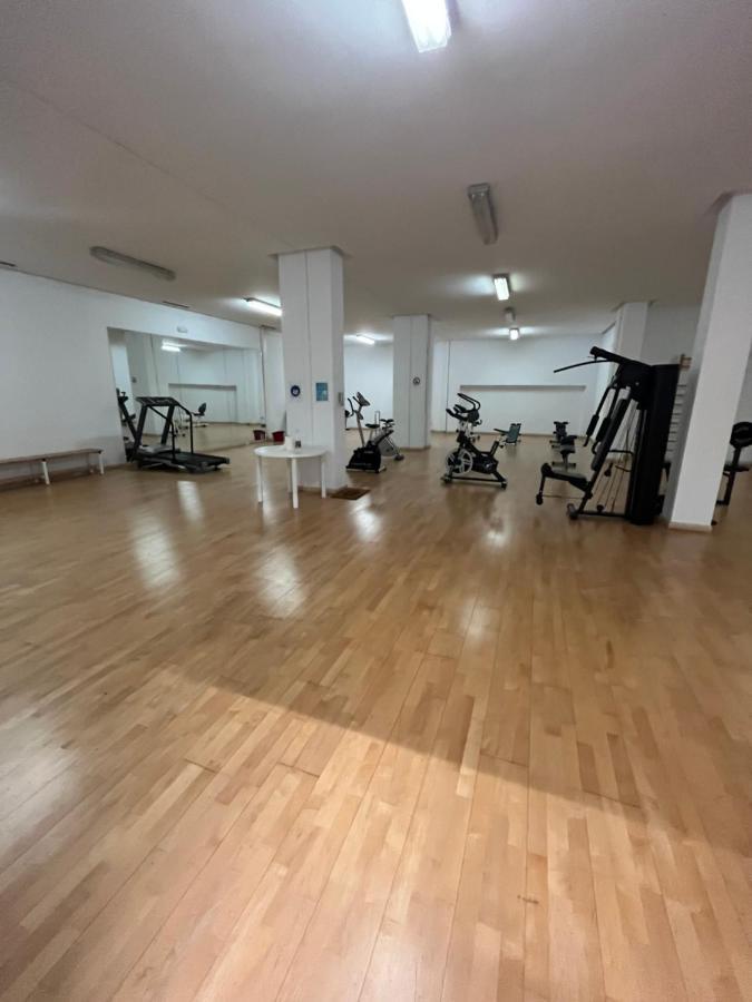 Apartment Heart Of Puerto Banus Newly Renavated Free Parking , Wifi ,pool,gym,padel Court